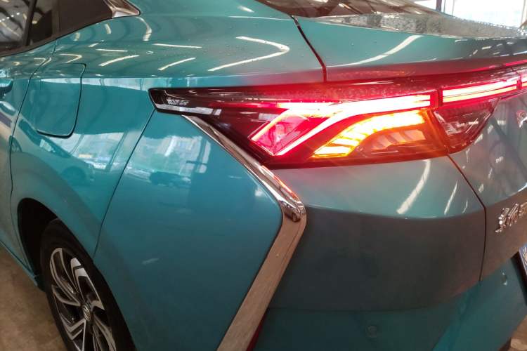 Used Dongfeng Aeolus Yixuan 2020 200T Manual Ignition Edition Left Rear Taillight