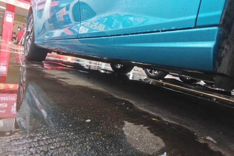 Used Dongfeng Aeolus Yixuan 2020 230T Automatic Advanced Edition Left Side Sill