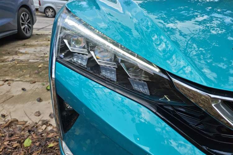 Used Dongfeng Aeolus Yixuan 2020 230T Automatic Cool Edition Right Front Headlight