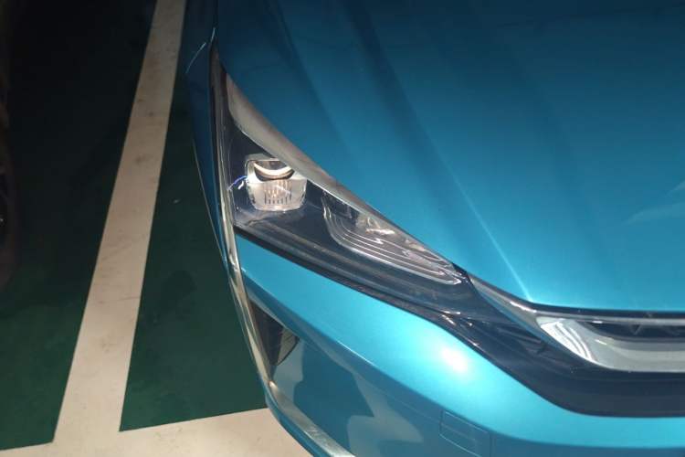 Used Dongfeng Aeolus Yixuan 2020 230T Automatic Advanced Edition Right Front Headlight