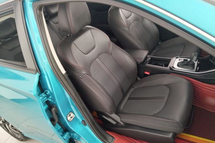 Used Dongfeng Aeolus Yixuan 2020 230T Automatic Dazzle Track Edition Right Front Seat