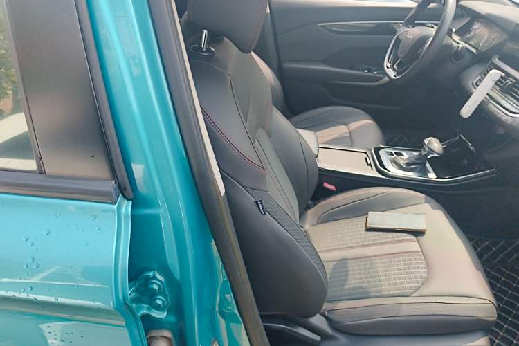 Used Dongfeng Aeolus Yixuan 2020 230T Automatic Dazzle Track Edition Right Front Seat