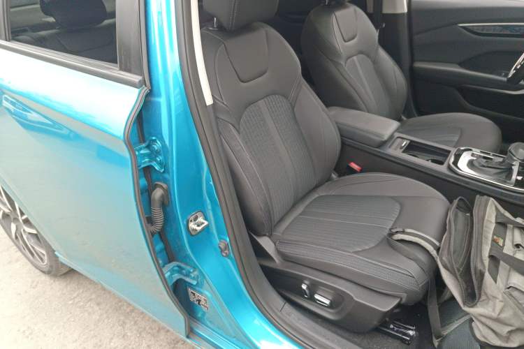 Used Dongfeng Aeolus Yixuan 2020 230T Automatic Cool Edition Right Front Seat