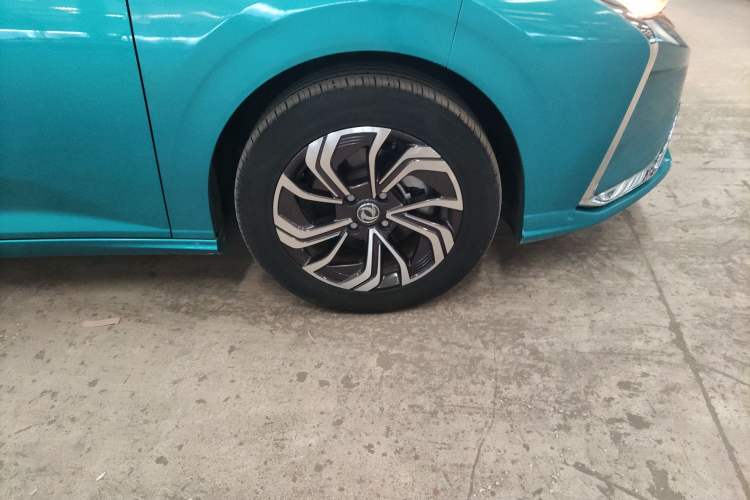 Used Dongfeng Aeolus Yixuan 2020 200T Manual Ignition Edition Right Front Wheel Hub