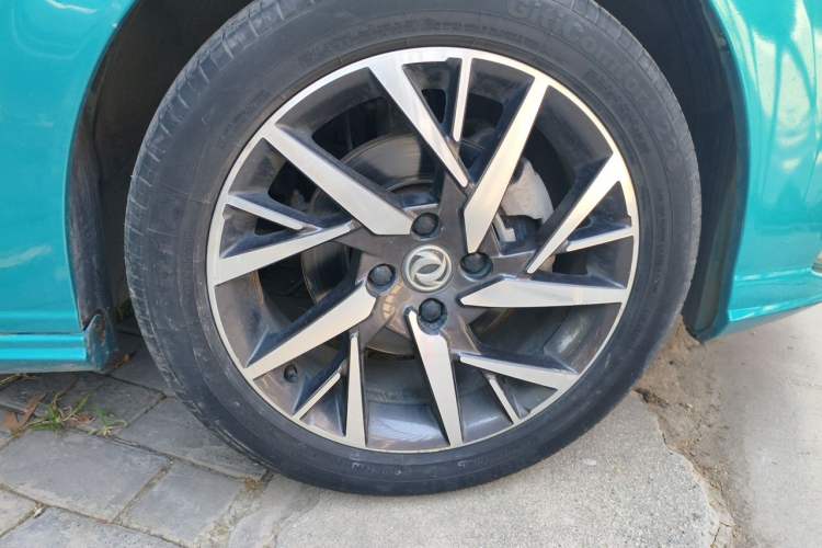 Used Dongfeng Aeolus Yixuan 2020 230T Automatic Advanced Edition Right Front Wheel Hub
