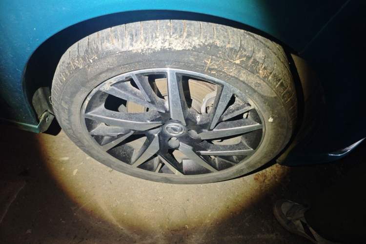 Used Dongfeng Aeolus Yixuan 2020 230T Automatic Cool Edition Right Front Wheel Hub