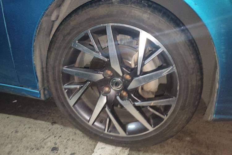Used Dongfeng Aeolus Yixuan 2020 230T Automatic Advanced Edition Right Front Wheel Hub