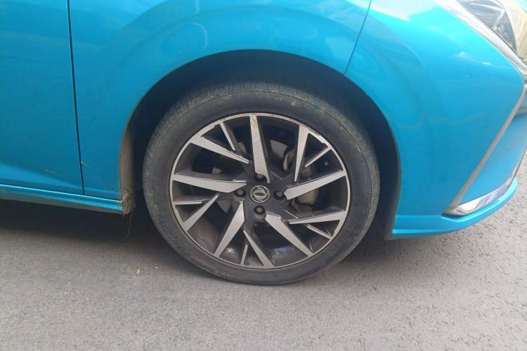 Used Dongfeng Aeolus Yixuan 2020 230T Automatic Advanced Edition Right Front Wheel Hub