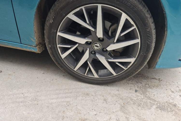 Used Dongfeng Aeolus Yixuan 2020 230T Automatic Advanced Edition Right Front Wheel Hub
