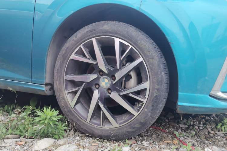 Used Dongfeng Aeolus Yixuan 2020 230T Automatic Advanced Edition Right Front Wheel Hub
