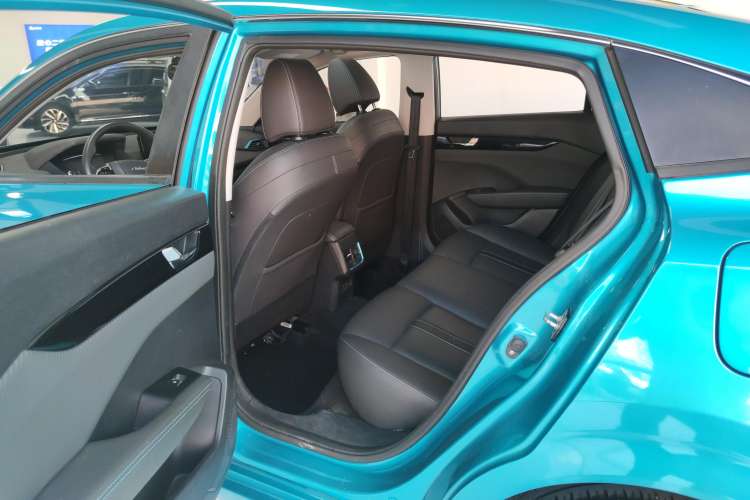 Used Dongfeng Aeolus Yixuan 2020 230T Automatic Dazzle Track Edition Right Rear Seat