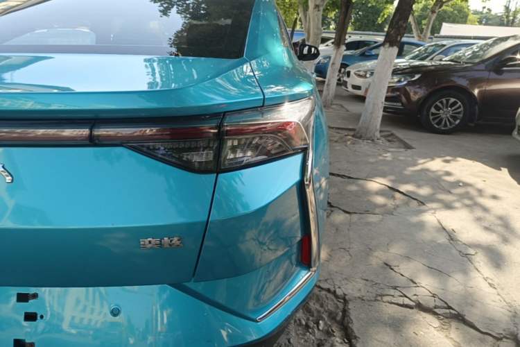 Used Dongfeng Aeolus Yixuan 2020 230T Automatic Dazzle Track Edition Right Rear Taillight