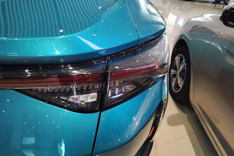 Used Dongfeng Aeolus Yixuan 2020 230T Automatic Advanced Edition Right Rear Taillight