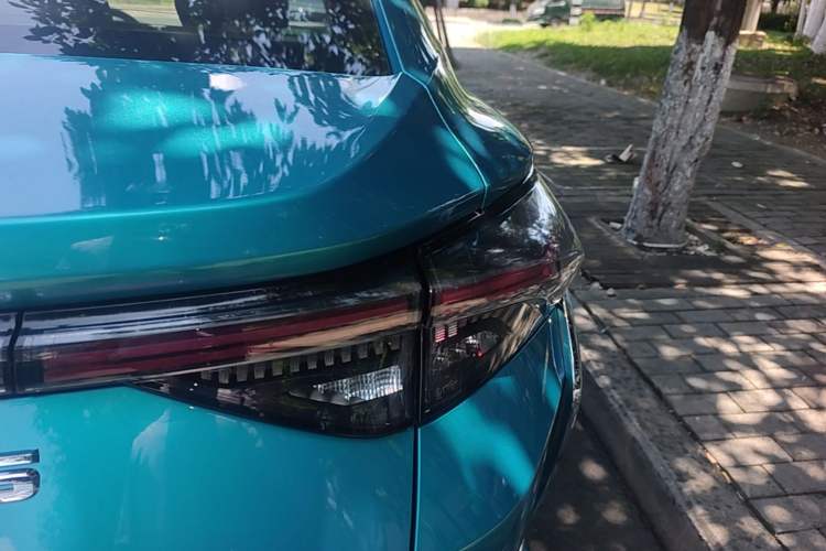 Used Dongfeng Aeolus Yixuan 2020 230T Automatic Cool Edition Right Rear Taillight