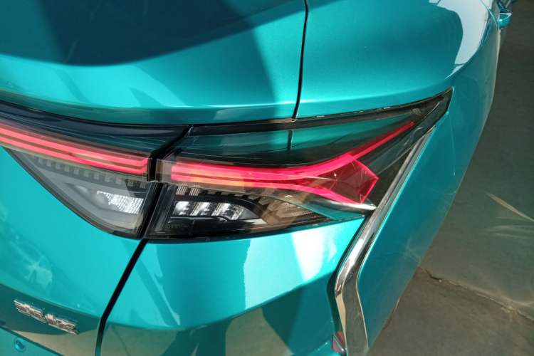Used Dongfeng Aeolus Yixuan 2020 230T Automatic Advanced Edition Right Rear Taillight