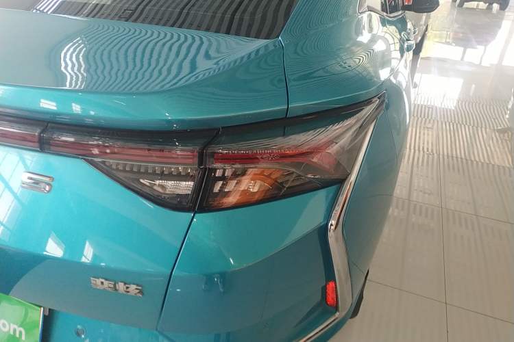 Used Dongfeng Aeolus Yixuan 2020 230T Automatic Cool Edition Right Rear Taillight