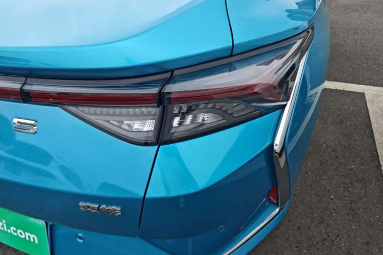 Used Dongfeng Aeolus Yixuan 2020 230T Automatic Cool Edition Right Rear Taillight