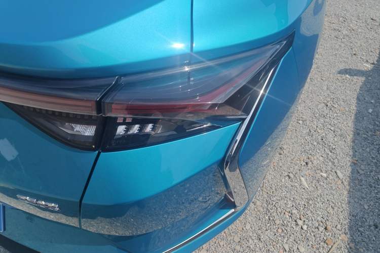 Used Dongfeng Aeolus Yixuan 2020 230T Automatic Advanced Edition Right Rear Taillight