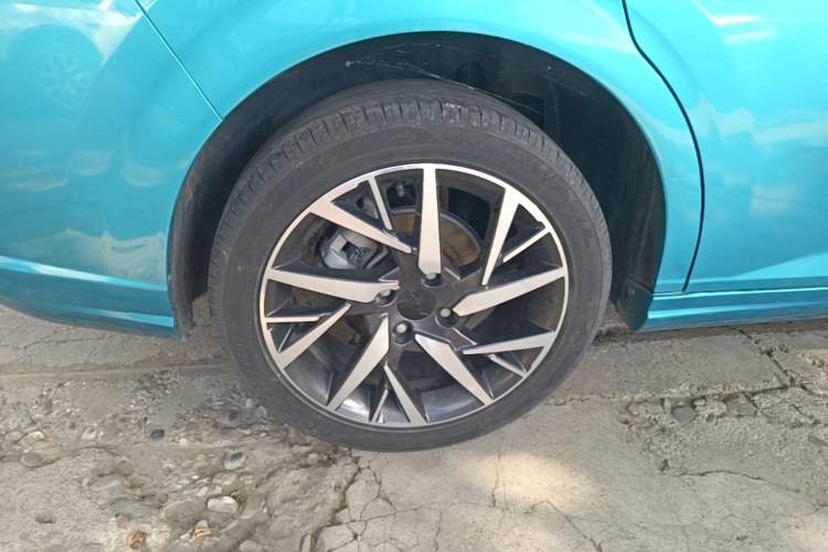 Used Dongfeng Aeolus Yixuan 2020 230T Automatic Dazzle Track Edition Right Rear Wheel Hub