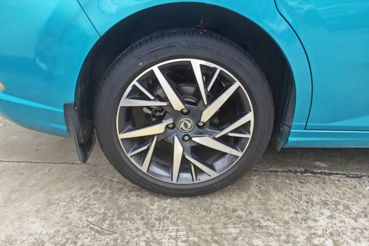 Used Dongfeng Aeolus Yixuan 2020 230T Automatic Advanced Edition Right Rear Wheel Hub