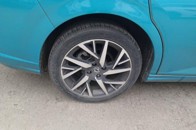 Used Dongfeng Aeolus Yixuan 2020 230T Automatic Cool Edition Right Rear Wheel Hub