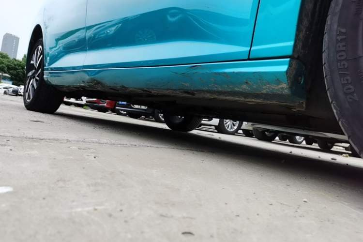 Used Dongfeng Aeolus Yixuan 2020 230T Automatic Advanced Edition Right Side Sill