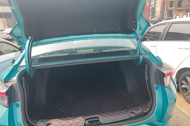 Used Dongfeng Aeolus Yixuan 2020 230T Automatic Dazzle Track Edition Trunk
