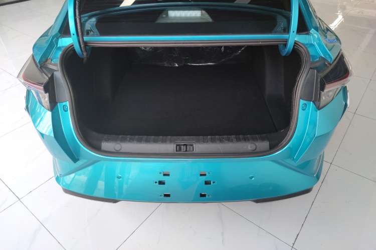 Used Dongfeng Aeolus Yixuan 2020 230T Automatic Dazzle Track Edition Trunk