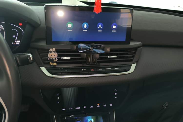 Used Dongfeng Aeolus Yixuan 2020 230T Automatic Dazzle Track Edition Audio And AC Panel