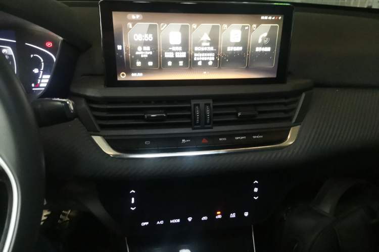 Used Dongfeng Aeolus Yixuan 2020 230T Automatic Dazzle Track Edition Audio And AC Panel