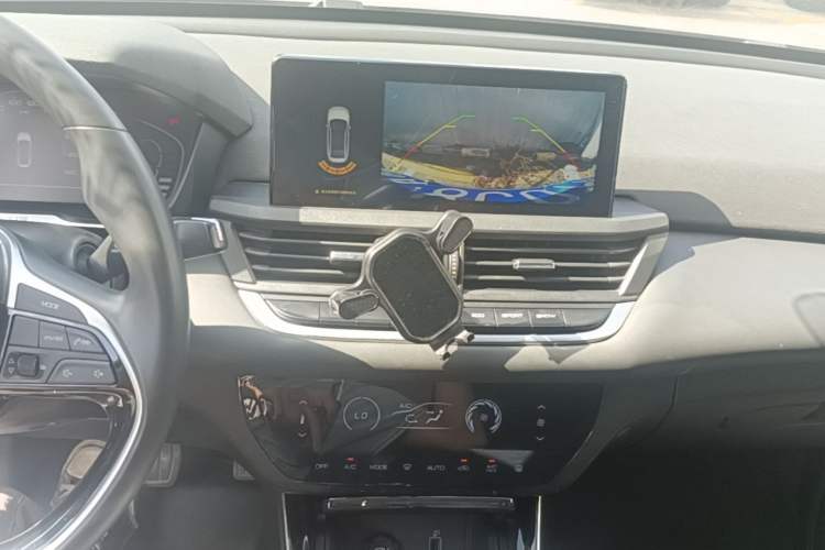 Used Dongfeng Aeolus Yixuan 2020 230T Automatic Advanced Edition Audio And AC Panel