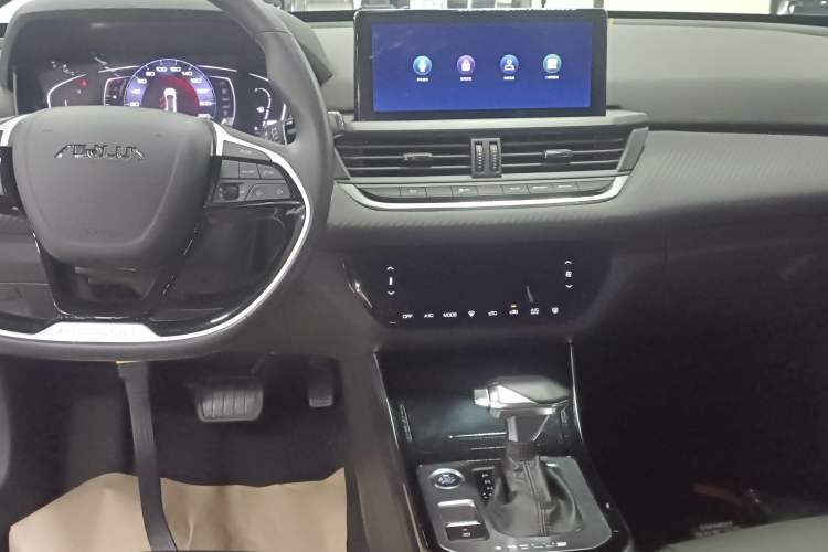 Used Dongfeng Aeolus Yixuan 2020 230T Automatic Dazzle Track Edition Audio And AC Panel