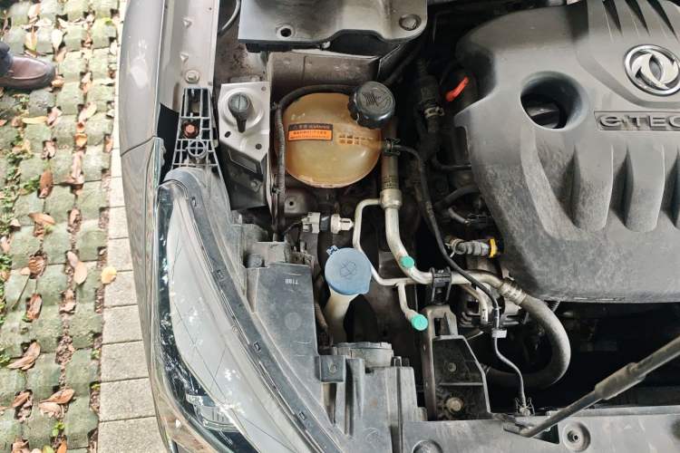 Used Dongfeng Aeolus Yixuan 2020 230T Automatic XuanYao Track Rider Edition Engine Bay Right