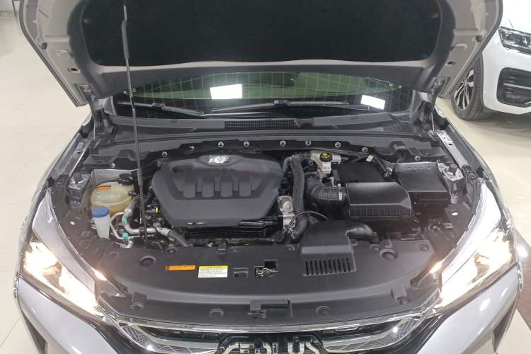 Used Dongfeng Aeolus Yixuan 2020 230T Automatic Dazzle Track Edition Engine Bay