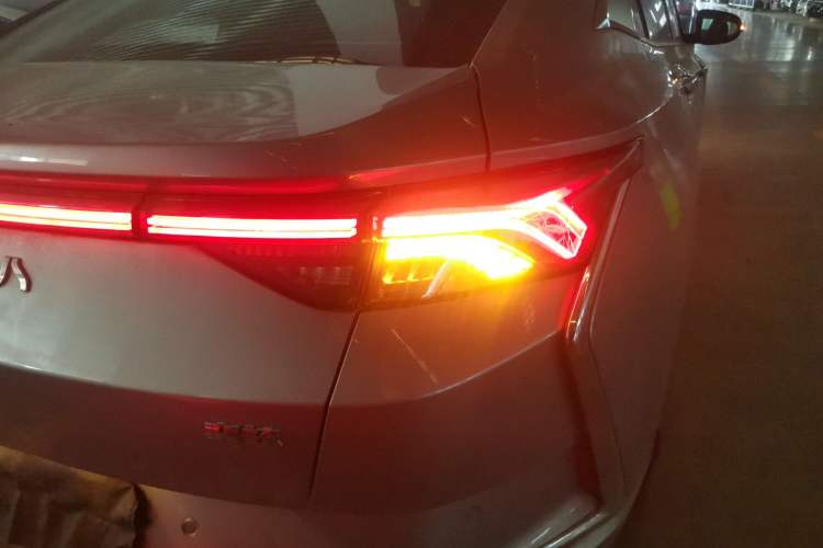 Used Dongfeng Aeolus Yixuan 2020 230T Automatic Dazzle Track Edition Exterior 6