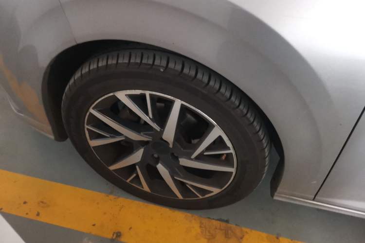 Used Dongfeng Aeolus Yixuan 2020 230T Automatic Dazzle Track Edition Exterior 7