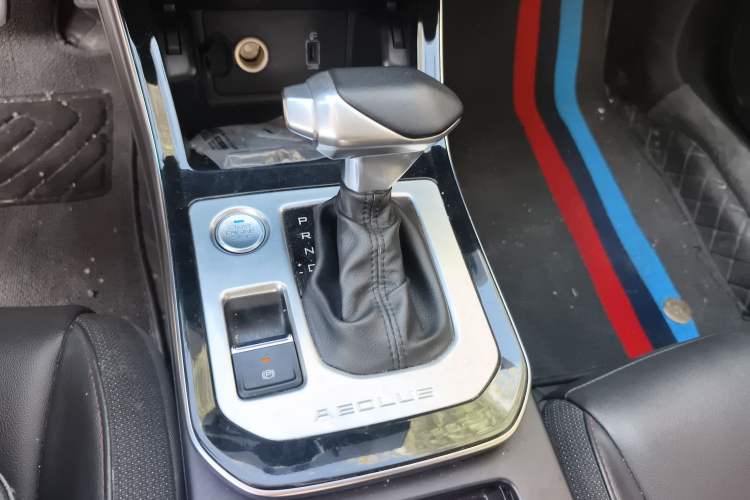 Used Dongfeng Aeolus Yixuan 2020 230T Automatic Dazzle Track Edition Gear Lever