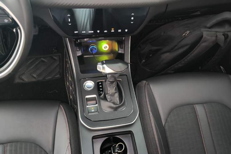 Used Dongfeng Aeolus Yixuan 2020 230T Automatic Dazzle Track Edition Gear Lever