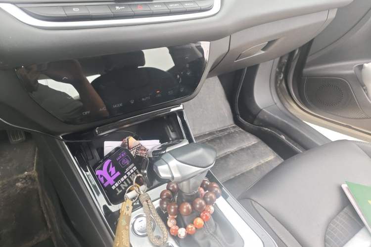 Used Dongfeng Aeolus Yixuan 2020 230T Automatic Cool Edition Gear Lever