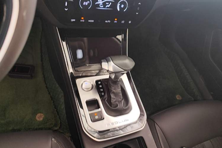 Used Dongfeng Aeolus Yixuan 2020 230T Automatic Advanced Edition Gear Lever