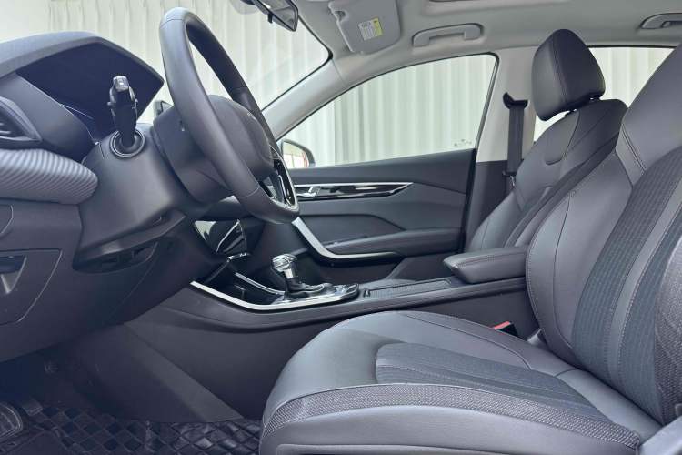 Used Dongfeng Aeolus Yixuan 2020 230T Automatic Dazzle Track Edition Interior 4
