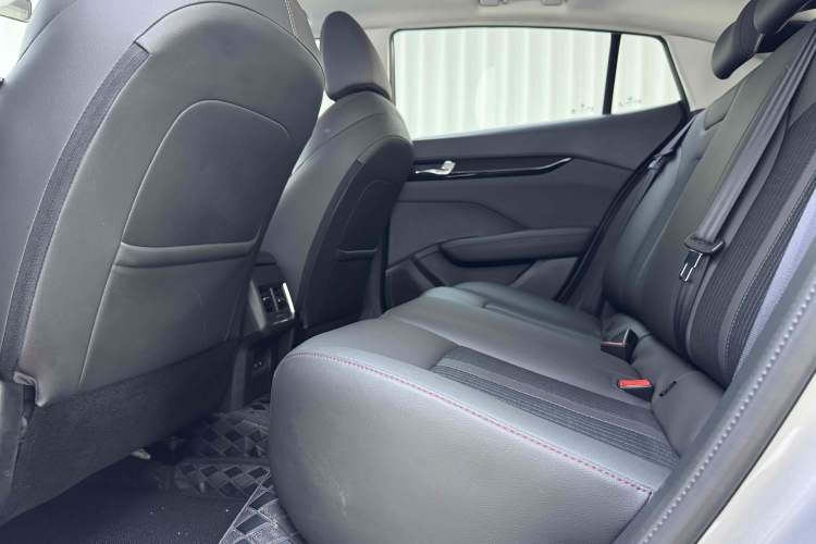 Used Dongfeng Aeolus Yixuan 2020 230T Automatic Dazzle Track Edition Interior 5