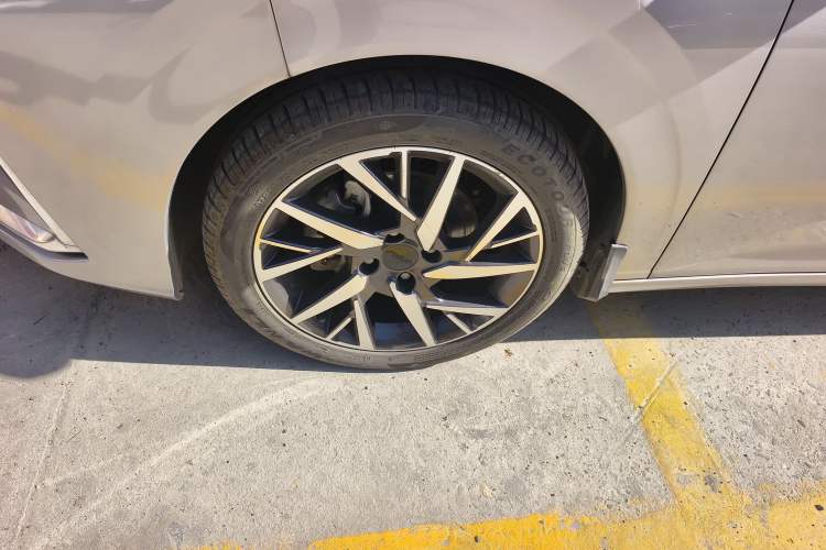 Used Dongfeng Aeolus Yixuan 2020 230T Automatic Dazzle Track Edition Left Front Wheel Hub