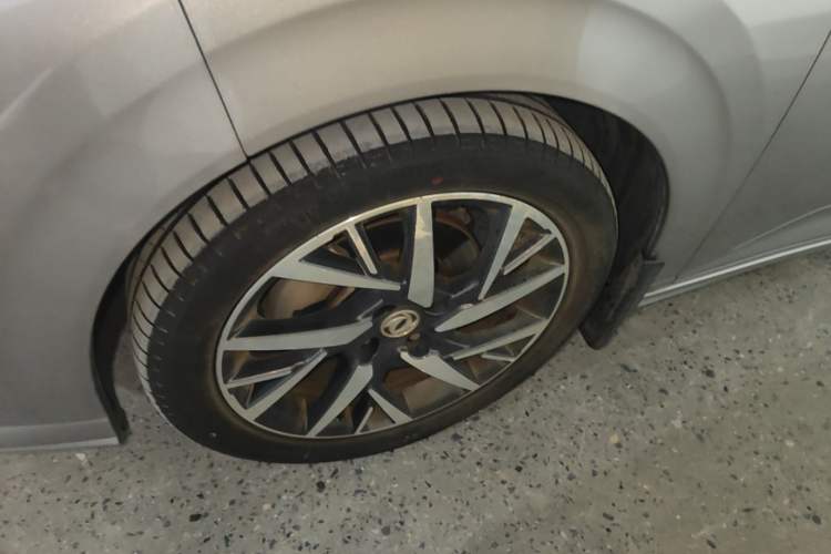 Used Dongfeng Aeolus Yixuan 2020 230T Automatic Cool Edition Left Front Wheel Hub