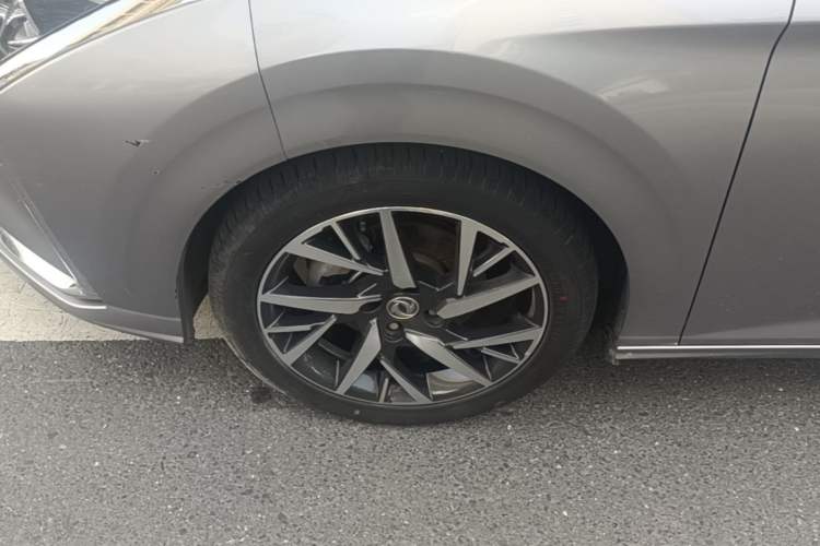 Used Dongfeng Aeolus Yixuan 2020 230T Automatic Advanced Edition Left Front Wheel Hub