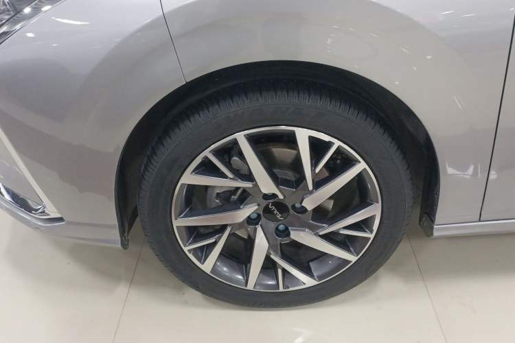 Used Dongfeng Aeolus Yixuan 2020 230T Automatic Dazzle Track Edition Left Front Wheel Hub