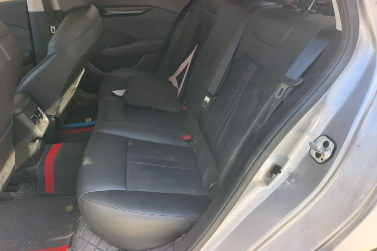 Used Dongfeng Aeolus Yixuan 2020 230T Automatic Dazzle Track Edition Left Rear Seat