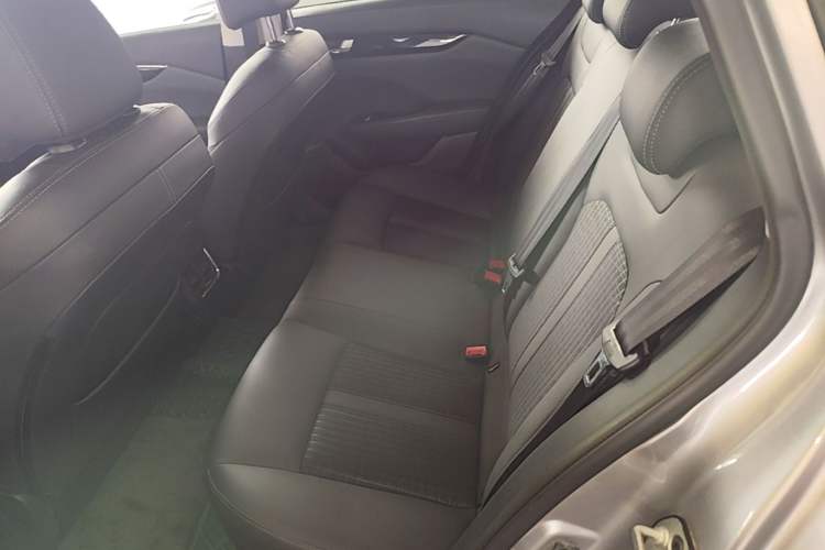 Used Dongfeng Aeolus Yixuan 2020 230T Automatic Advanced Edition Left Rear Seat