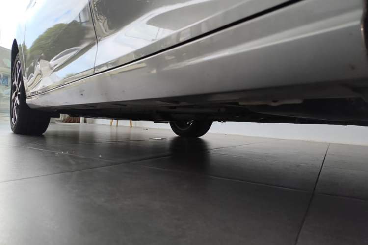 Used Dongfeng Aeolus Yixuan 2020 230T Automatic Dazzle Track Edition Left Side Sill