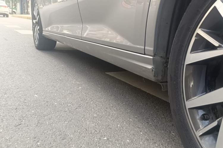 Used Dongfeng Aeolus Yixuan 2020 230T Automatic Advanced Edition Left Side Sill